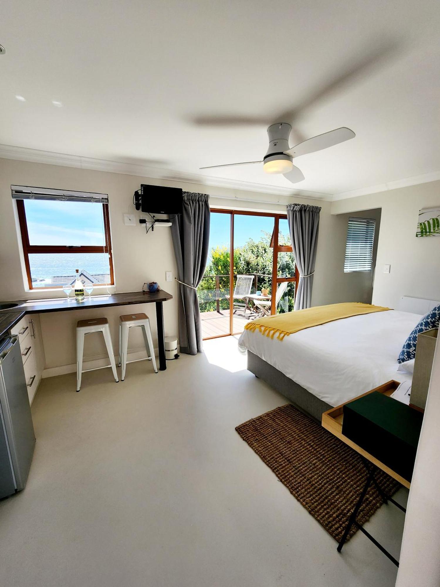 Bed and Breakfast The Tides Саймонстаун Экстерьер фото