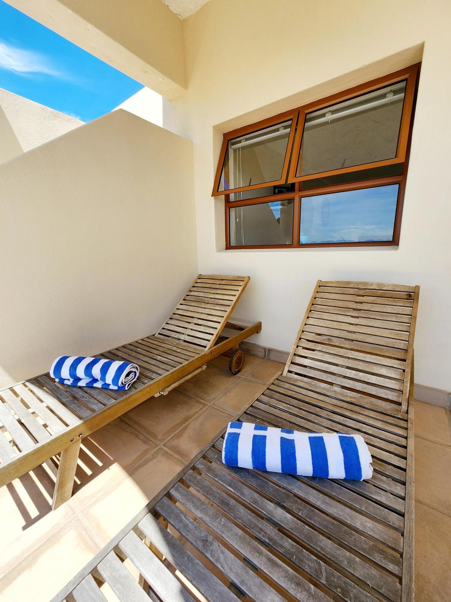 Bed and Breakfast The Tides Саймонстаун Экстерьер фото